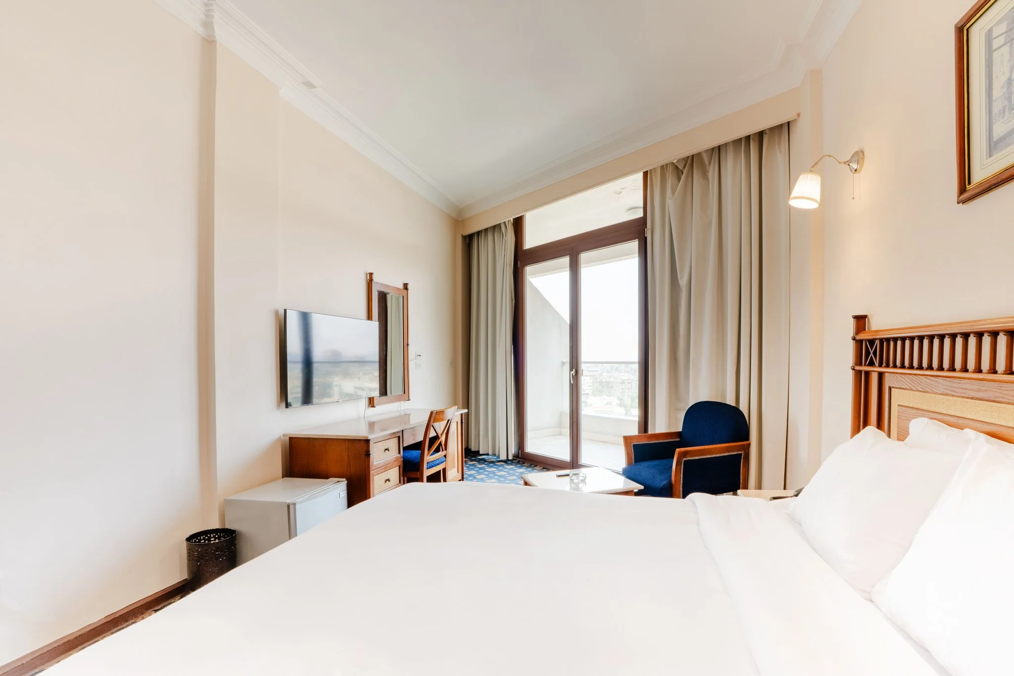 Executive Room king Bed City view Balcony